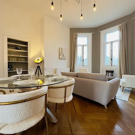 Beau T2 - Centre & Parking *