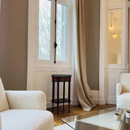 Beau T2 - Centre & Parking Apartment *
