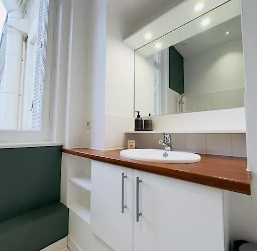 Beau T2 - Centre & Parking *