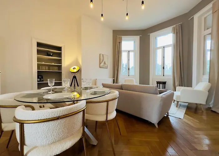 Beau T2 - Centre & Parking *